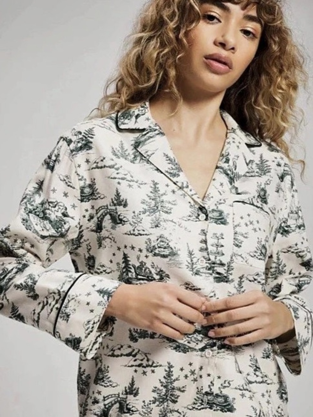 Soma Long-Sleeve Notch Collar Pajama Top in Enchanted Toile Green, NWT, size M